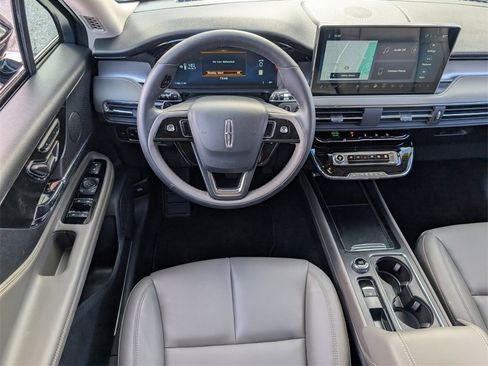 Used 2024 Lincoln Corsair FWD image 13