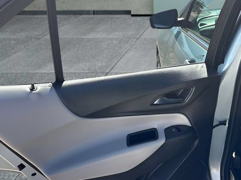 Used 2022 Chevrolet Equinox LT FWD image 15