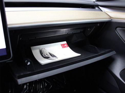 Used 2022 Tesla Model 3 Standard Range image 19