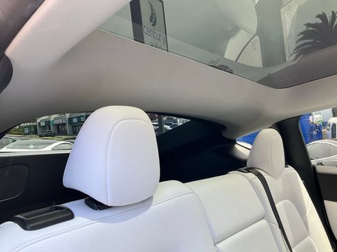 Used 2021 Tesla Model Y Long Range AWD/4WD image 61