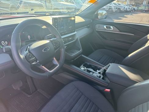 Used 2025 Ford Explorer ST-Line w/ Premium Package image 8