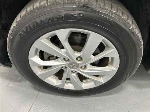 Used 2019 Hyundai Tucson SE image 11