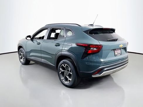 New 2026 Chevrolet Trax LT w/ LT Convenience Package FWD image 8