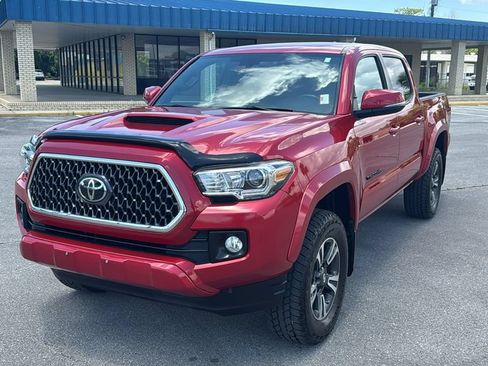 Used 2019 Toyota Tacoma TRD Sport AWD/4WD image 2