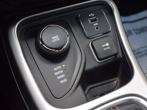 Used 2018 Jeep Compass Latitude w/ Popular Equipment Group AWD/4WD image 30