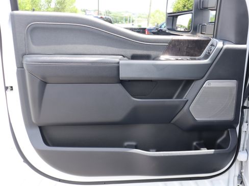 Used 2023 Ford F250 Lariat w/ Black Appearance Package AWD/4WD image 32