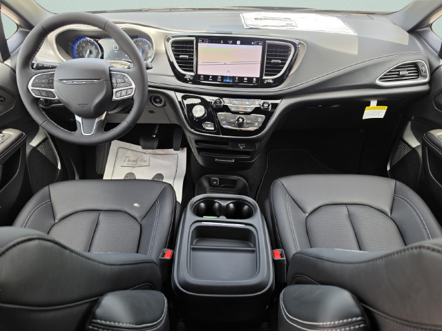 New 2027 Chrysler Pacifica Select w/ Family Tech Group AWD/4WD image 18