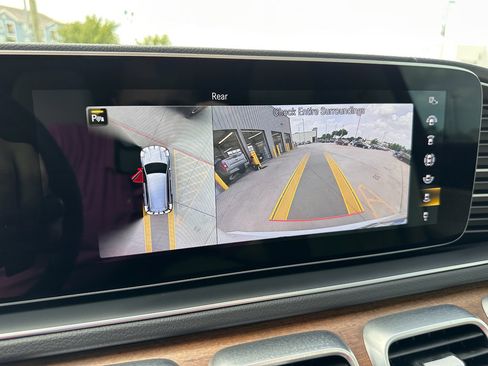 Used 2021 Mercedes-Benz GLS 450 4MATIC image 18