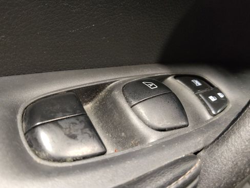 Used 2019 Nissan Rogue S AWD/4WD image 27