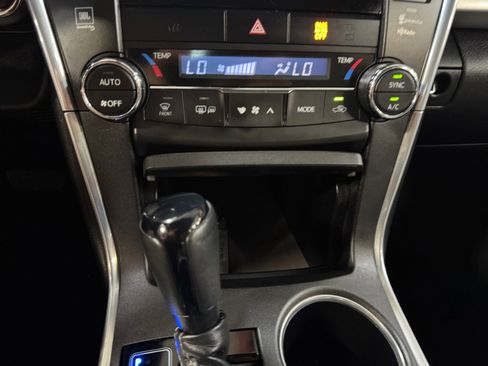 Used 2015 Toyota Camry XSE w/ Moonroof Package FWD image 12