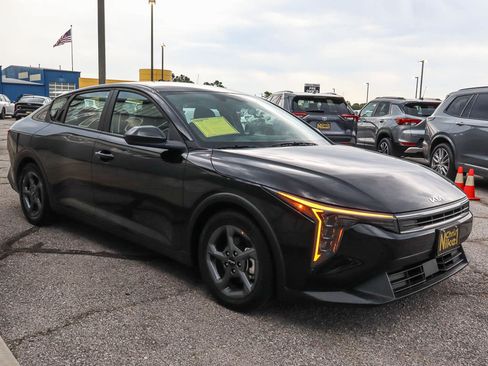 Used 2025 Kia K4 FWD image 3