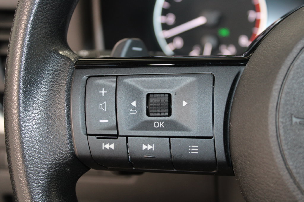 Used 2023 Nissan Rogue SV AWD/4WD image 31