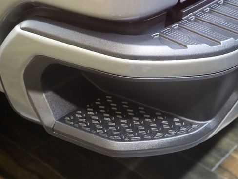 Used 2025 GMC Sierra 2500 AT4 image 34