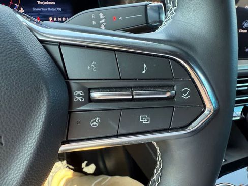 Used 2024 Chevrolet Traverse LT w/ Enhanced Driving Package image 91