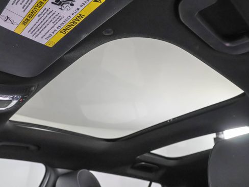 Used 2021 Mercedes-Benz GLB 250 4MATIC w/ AMG Line image 9