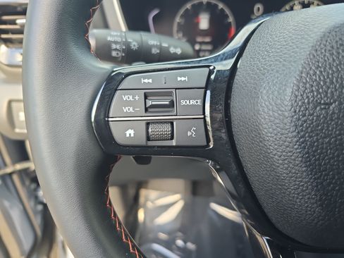 Used 2025 Honda Pilot Sport image 18