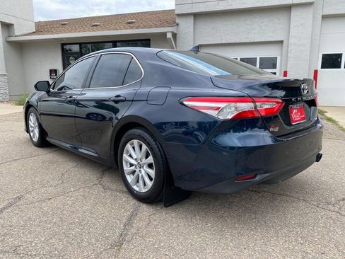 Used 2019 Toyota Camry LE w/ Convenience Package FWD image 3