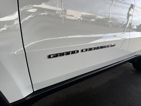 Used 2022 Jeep Grand Cherokee Laredo X image 30