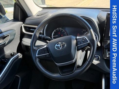 Used 2023 Toyota Highlander XLE AWD/4WD image 15