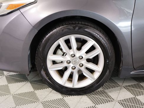 Used 2013 Toyota Avalon XLE image 16