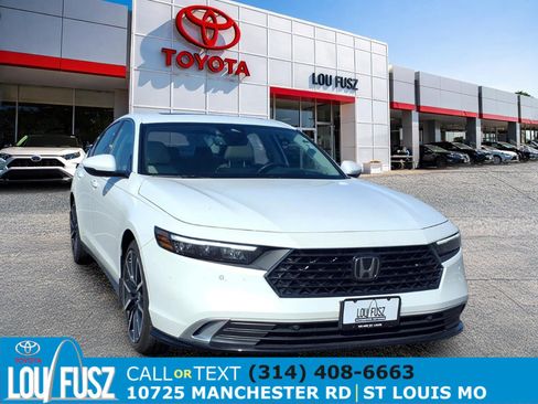 Used 2023 Honda Accord Touring image 1