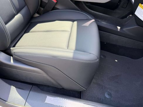 Used 2027 Cadillac Optiq Luxury w/ LPO, Floor Liner Package AWD/4WD image 9