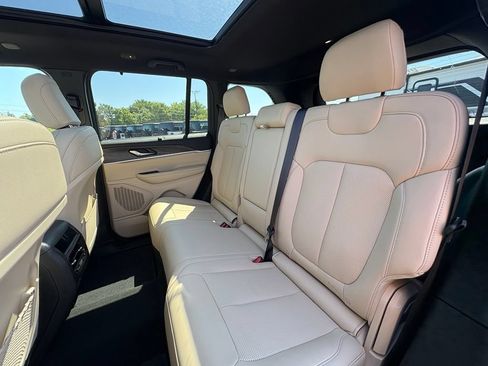 Used 2025 Jeep Grand Cherokee Limited w/ Luxury Tech Group II RWD image 25