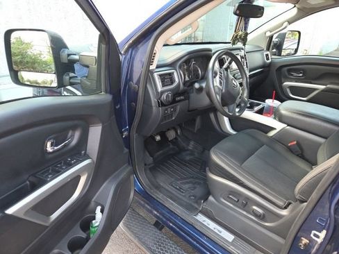 Used 2017 Nissan Titan SV AWD/4WD image 6
