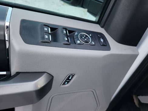 Used 2018 Ford F250 XLT w/ XLT Premium Package AWD/4WD image 10