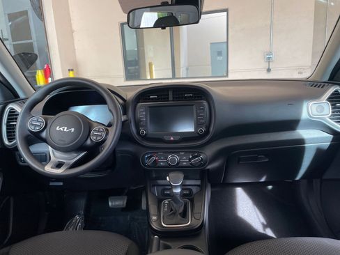 Used 2025 Kia Soul LX w/ LX Technology Package image 28