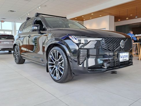 New 2026 Volvo XC90 B6 Ultra w/ Protection Package image 2