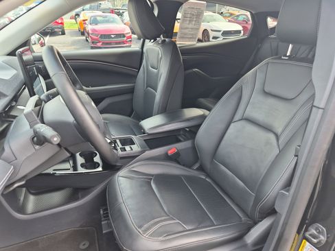 Used 2025 Ford Mustang Mach-E Premium image 9