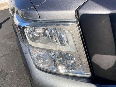 Used 2021 Nissan Titan SV w/ SV Convenience Package image 27