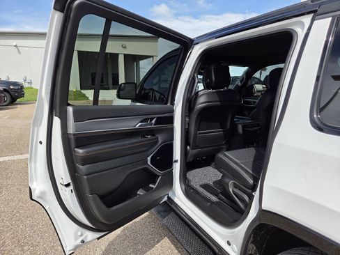 New 2026 Jeep Grand Wagoneer 4WD image 14