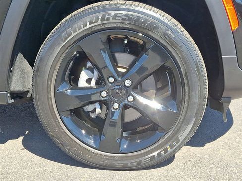Used 2023 Jeep Grand Cherokee Altitude AWD/4WD image 27