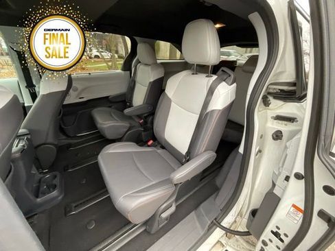 Used 2023 Toyota Sienna XSE image 9