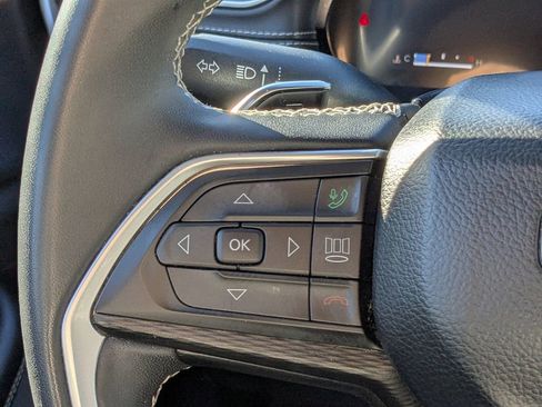 Used 2023 Jeep Grand Cherokee L Laredo image 21