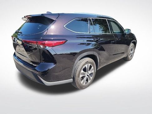 Used 2021 Toyota Highlander XLE FWD image 4