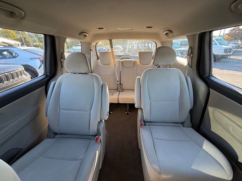 Used 2019 Kia Sedona L image 14