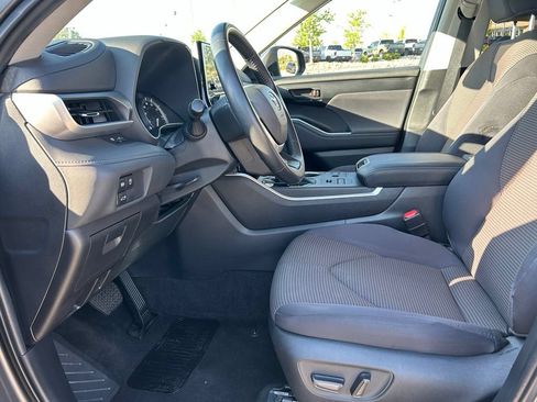 Used 2023 Toyota Highlander LE AWD/4WD image 24
