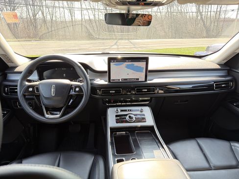 Used 2023 Lincoln Aviator AWD w/ Premium Package image 10