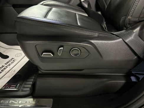 Used 2024 GMC Sierra 2500 Denali w/ Denali Reserve Package image 13