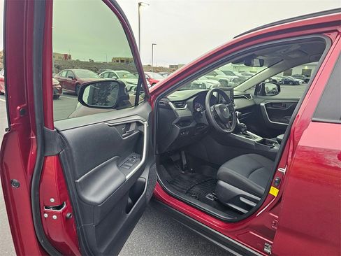 Used 2020 Toyota RAV4 LE image 18
