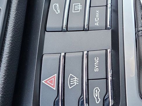 Used 2020 Porsche Macan Turbo image 26