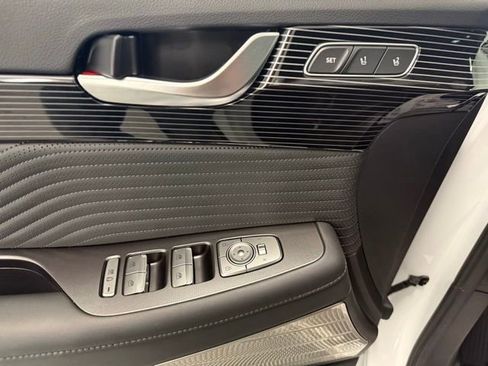 Used 2024 Hyundai Palisade Calligraphy image 13