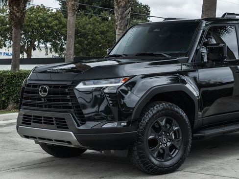 Used 2024 Lexus GX 550 image 2