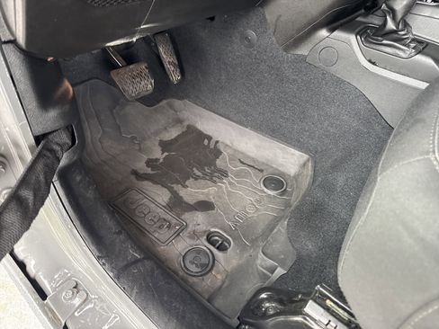 Used 2022 Jeep Wrangler Unlimited Sport AWD/4WD image 16