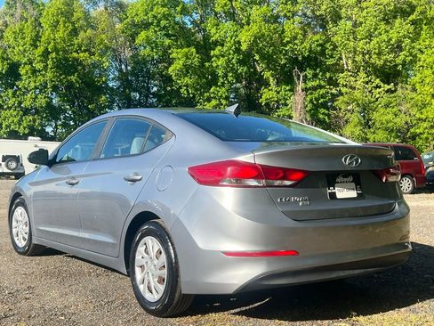 Used 2017 Hyundai Elantra SE FWD image 3
