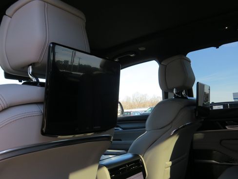 New 2026 Jeep Grand Wagoneer Summit w/ Rear Seat Video Group I image 18