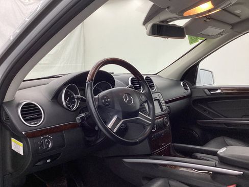 Used 2011 Mercedes-Benz GL 550 4MATIC image 21